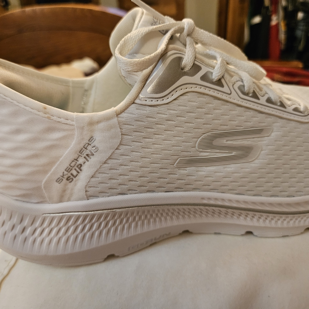 Skechers Women's White Slip-On Shoes.  New NEW